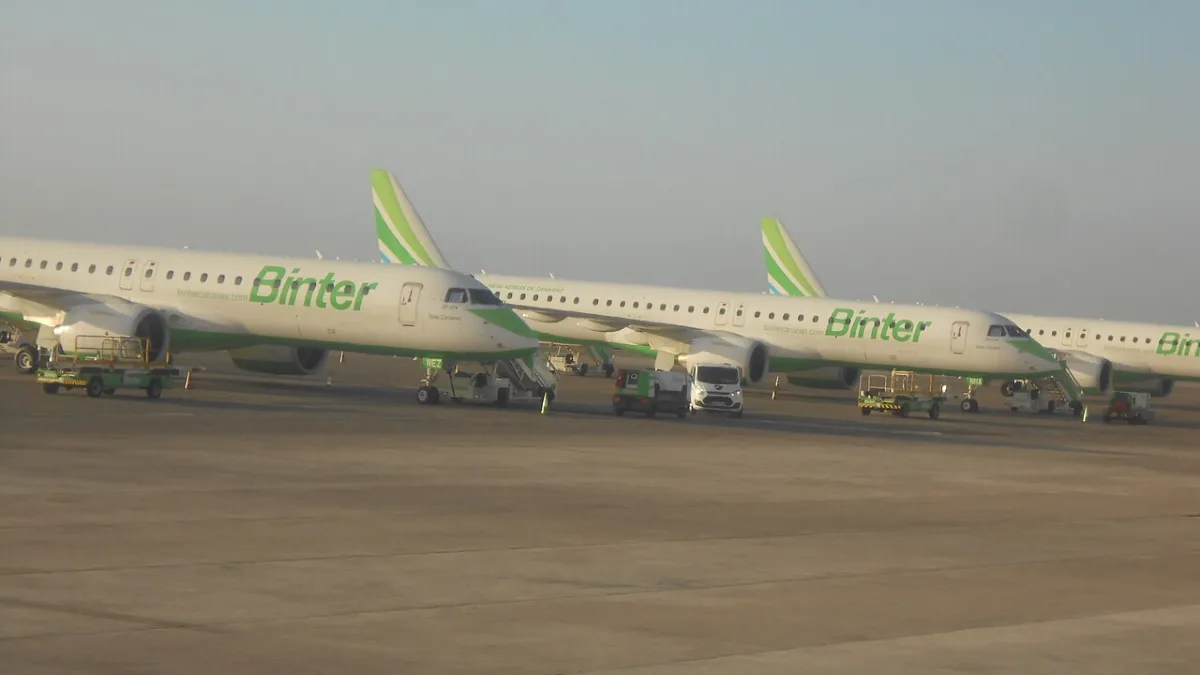 Avions Embraer de Binter à l'aéroport de Grande Canarie