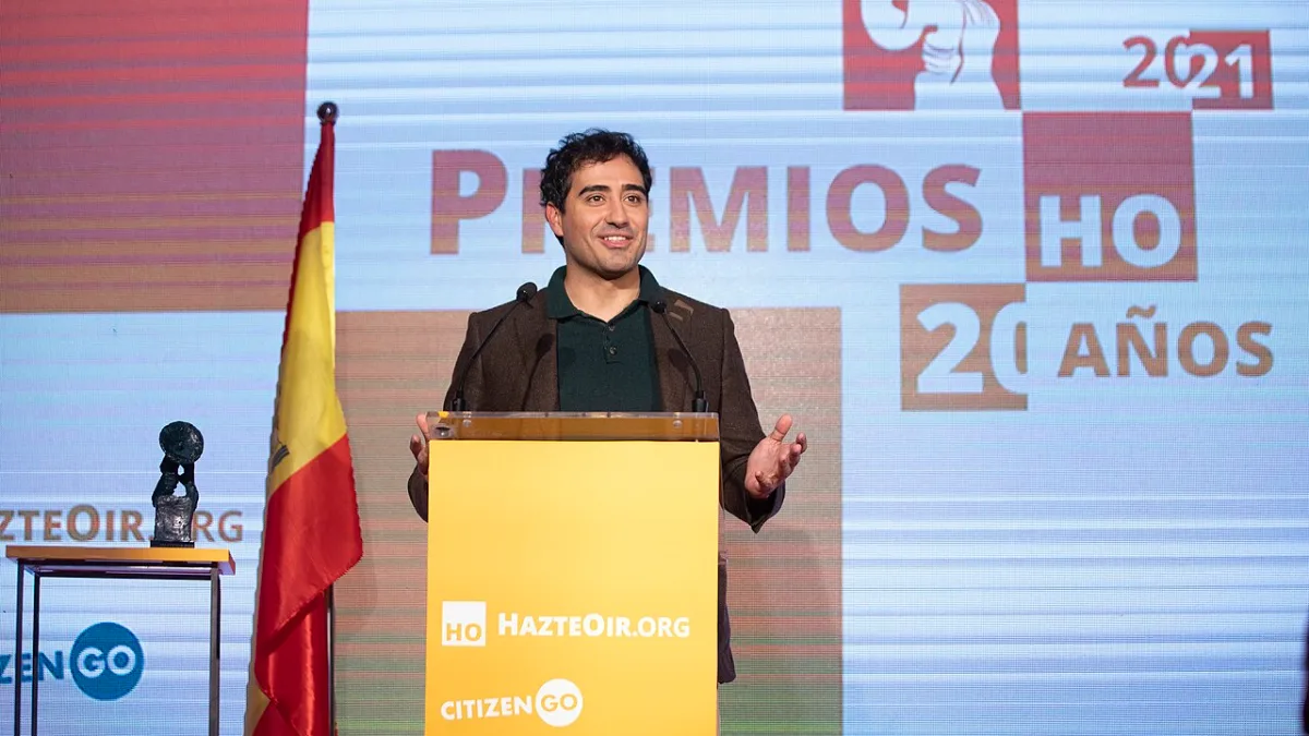 El premiado Alvise Pérez durante su intervención.